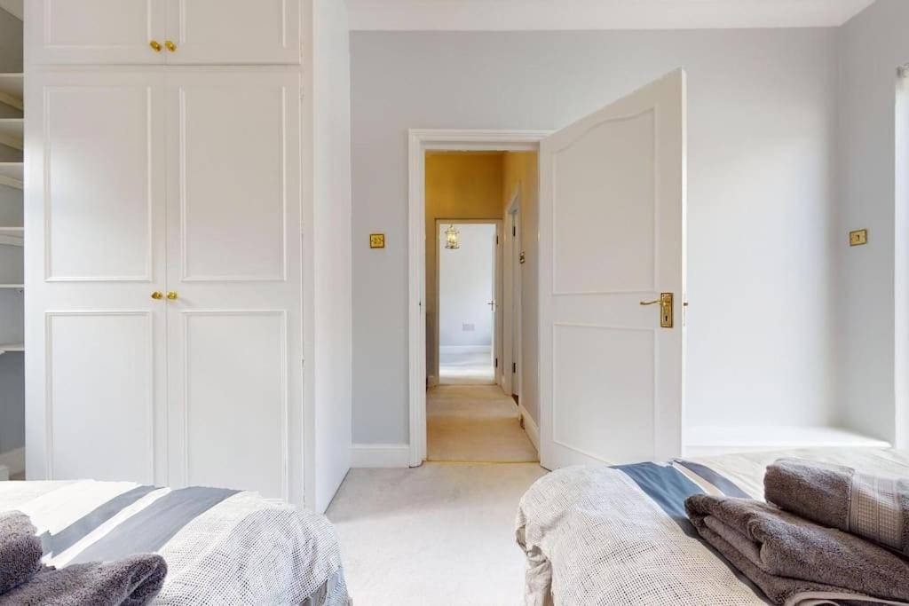 Prime Location Prince's Gate Mews 4BD 3 BATH