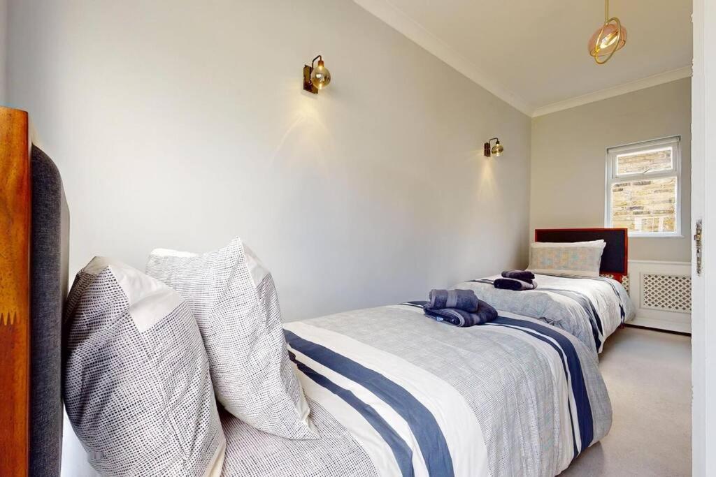 Prime Location Prince's Gate Mews 4BD 3 BATH