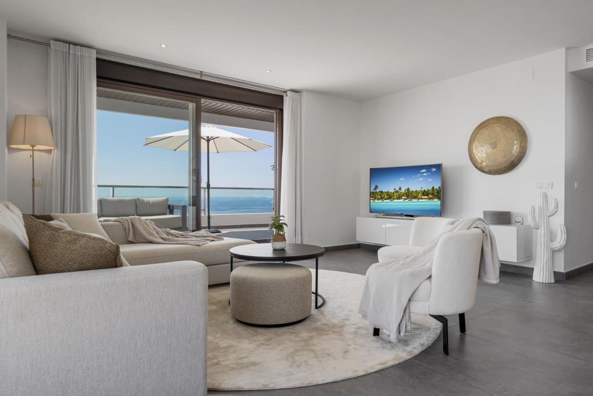 ViVi Homes - Casa Skye Pool, Terrace & Sea View