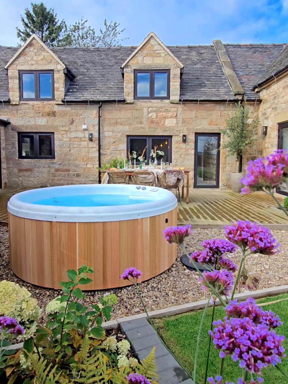 Luxury Cottage in Peak District near Alton Towers view 3