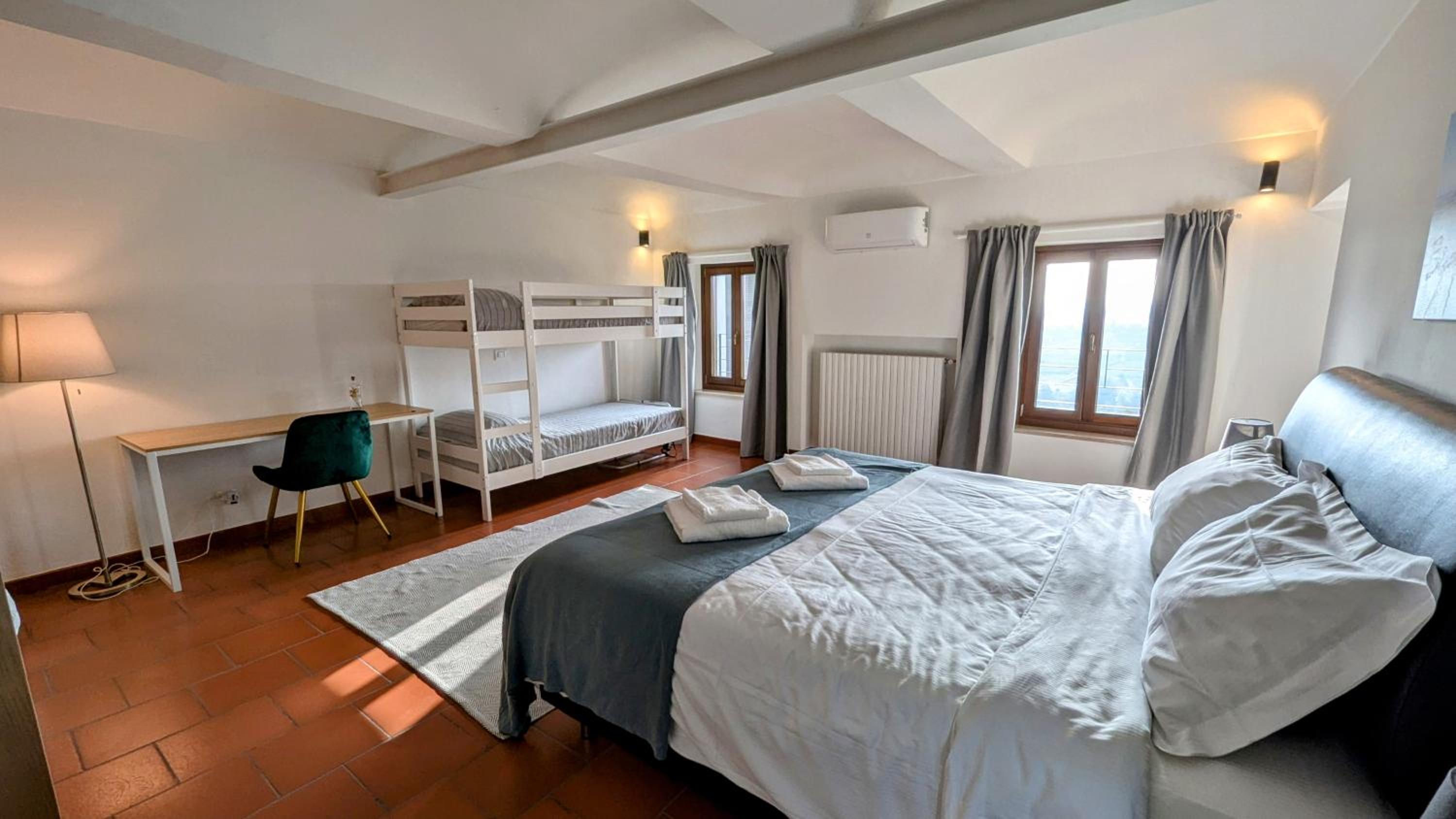 Villa Perla, hilltop location with pool