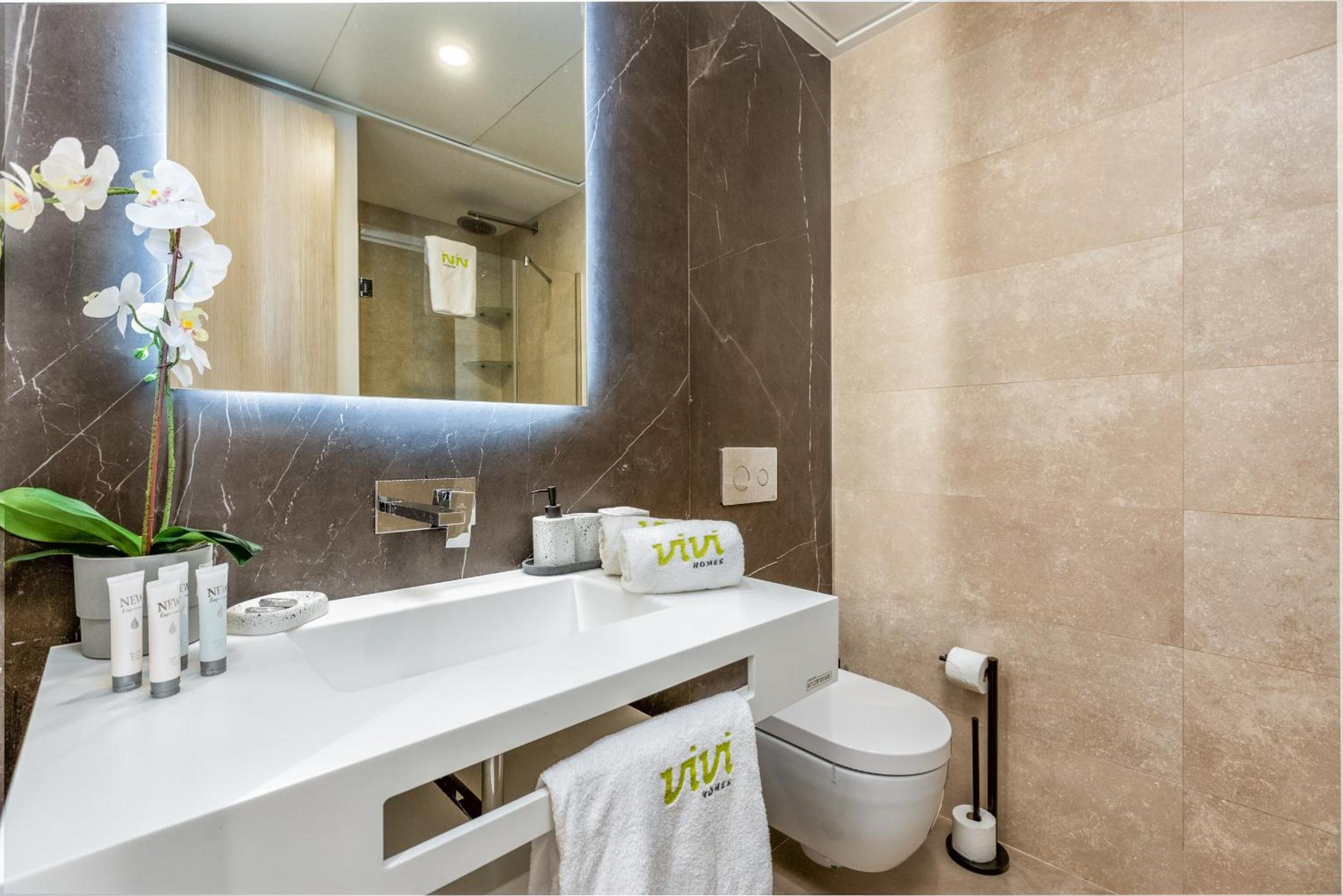 ViVi Homes - Emerald Pool, Sea View, Gym & Sauna
