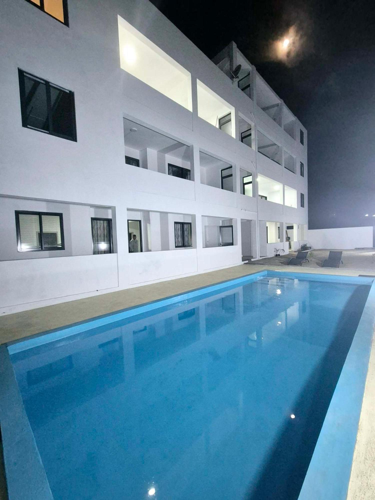 Skyview Apartment- Poolside Stay Near the Beach photo 2