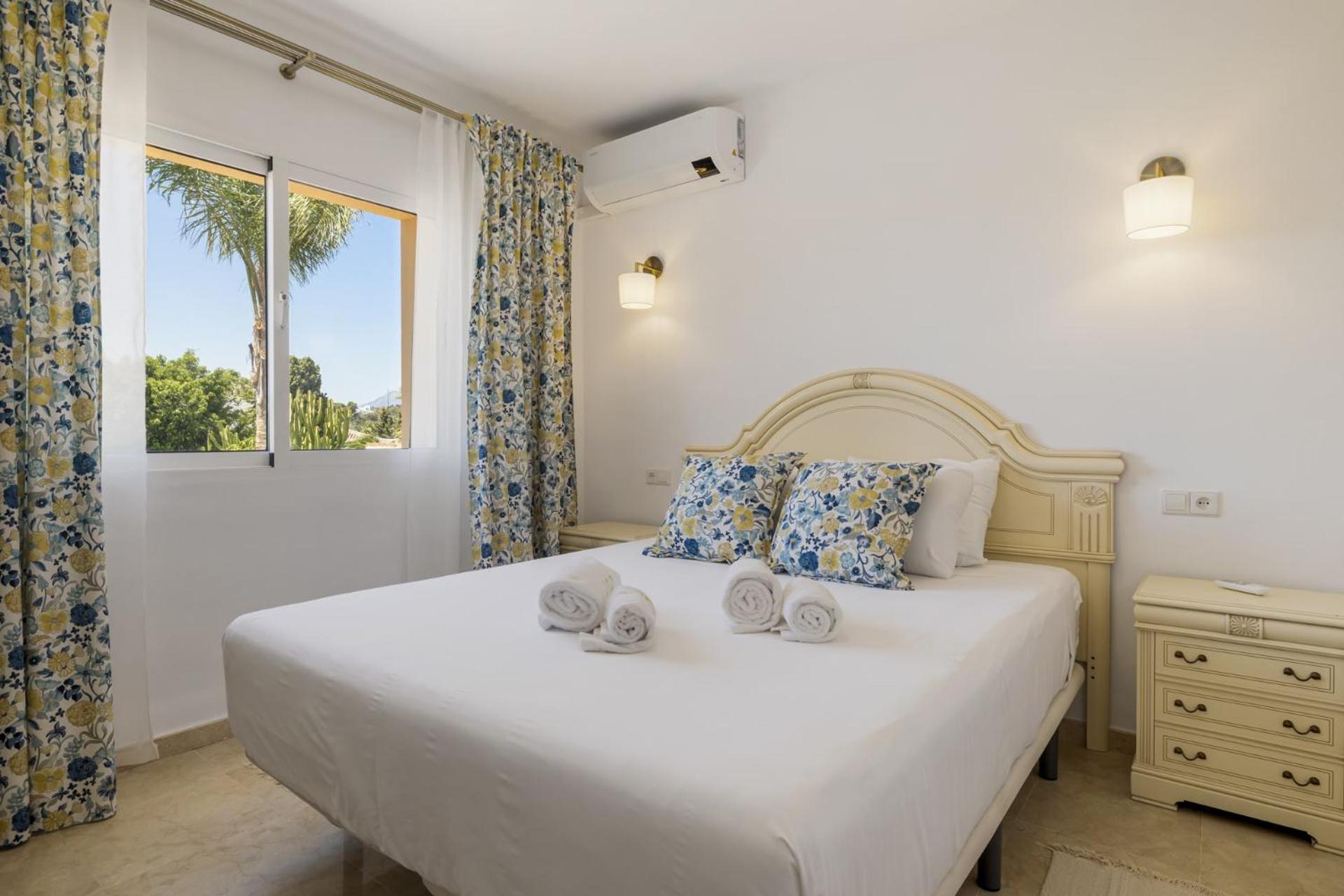ViVi Homes -Villa Alpetona Private Pool, Garden & Terrace