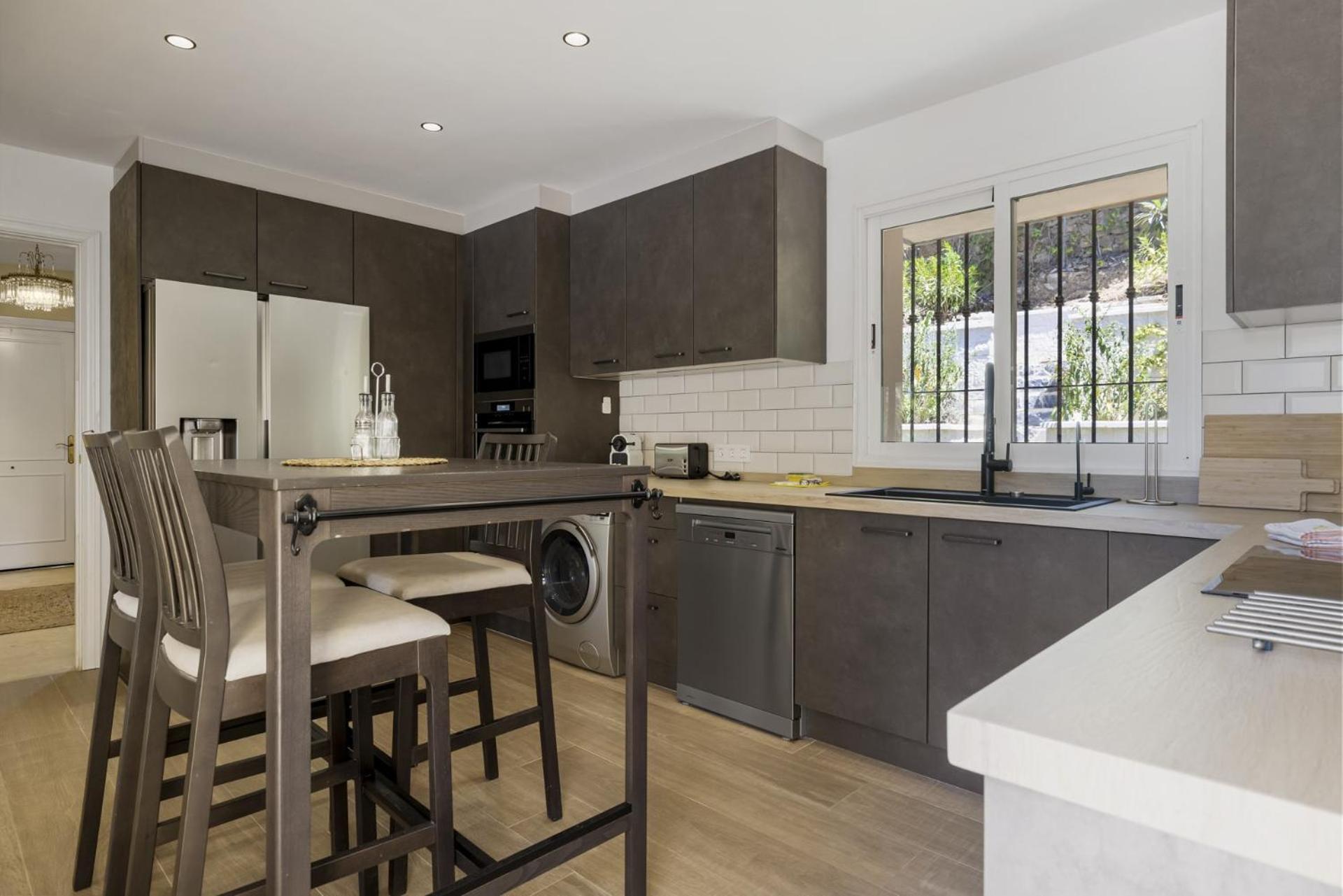 ViVi Homes -Villa Alpetona Private Pool, Garden & Terrace