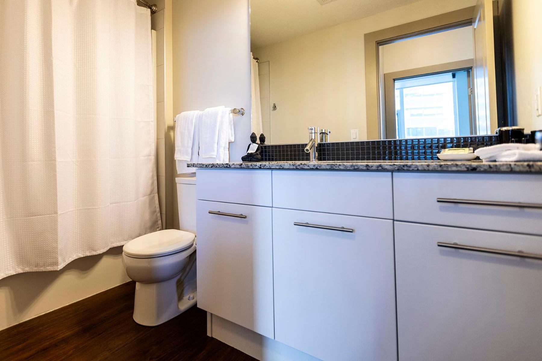 Mayfair Luxe Suites Premium by Corporate Stays