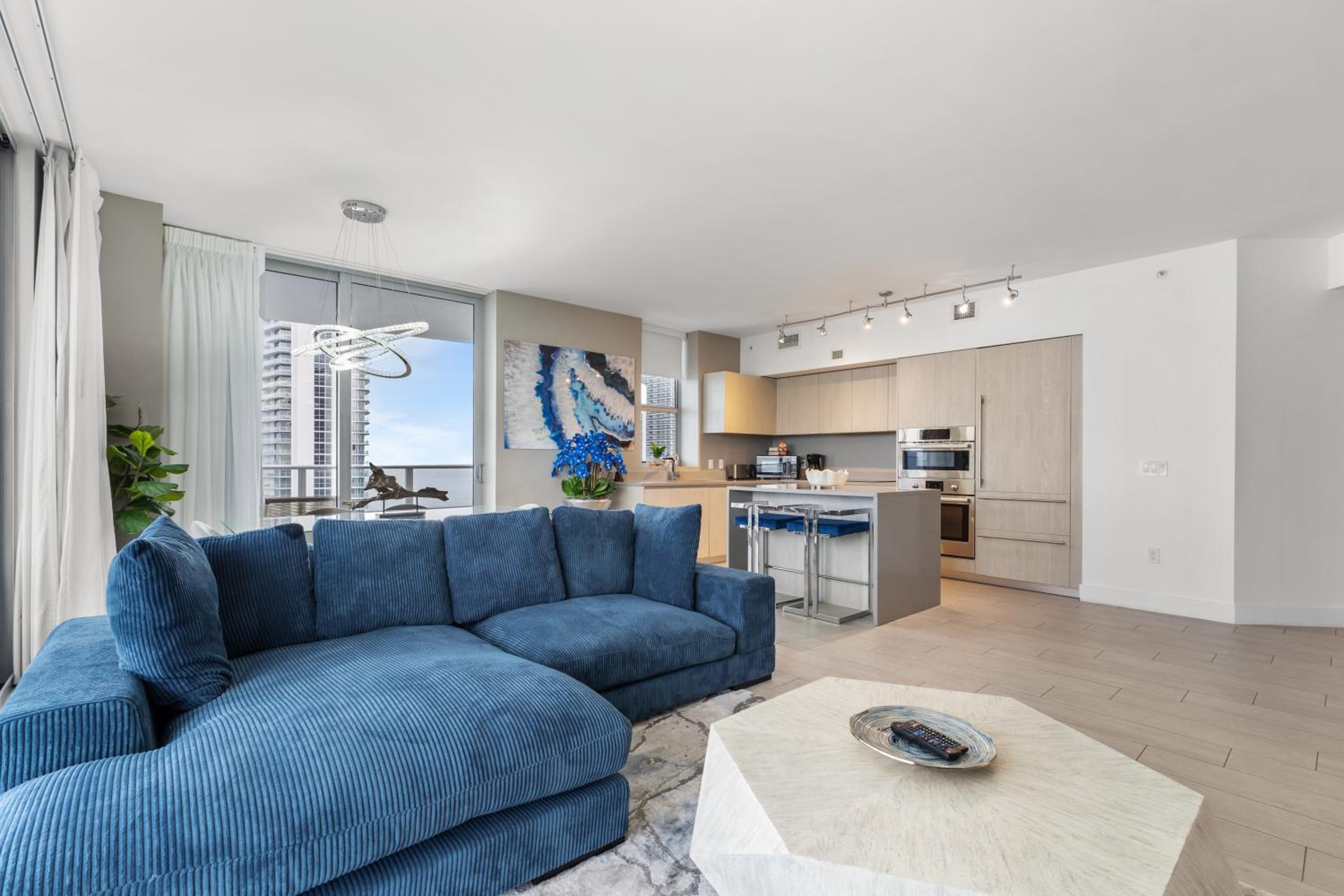 25 min to FIFA! Hyde Beach House - 2BD-2BA MANSION WITH DIRECT OCEAN VIEW, Resort Amenities, Rooftop Pool and Hot tub, Tennis court, few min walk to the oc view 2