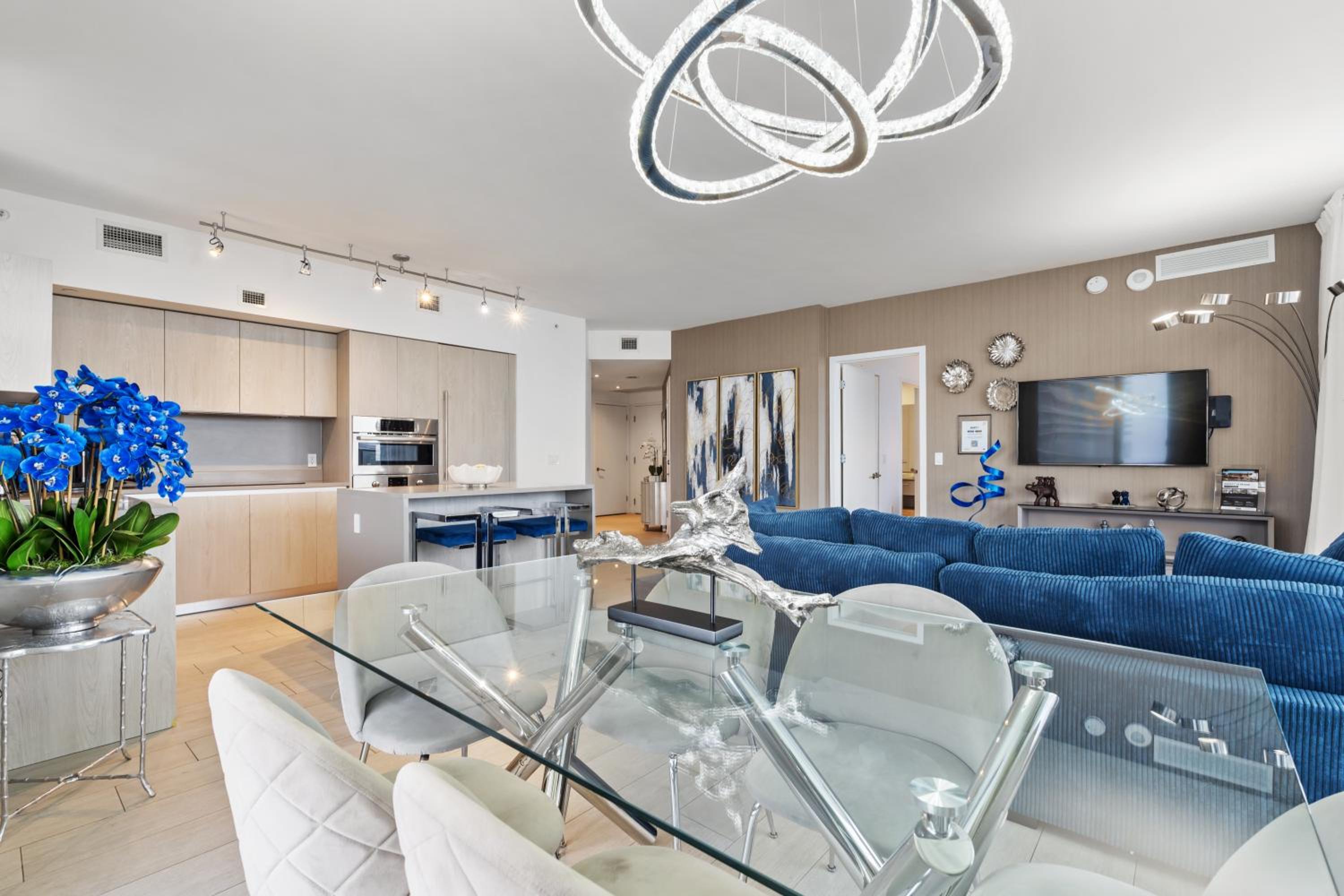 25 min to FIFA! Hyde Beach House - 2BD-2BA MANSION WITH DIRECT OCEAN VIEW, Resort Amenities, Rooftop Pool and Hot tub, Tennis court, few min walk to the oc view 5