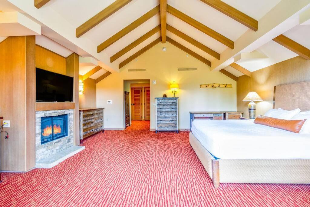 Luxury Suncadia Penthouse with Scenic Balcony Views view 3