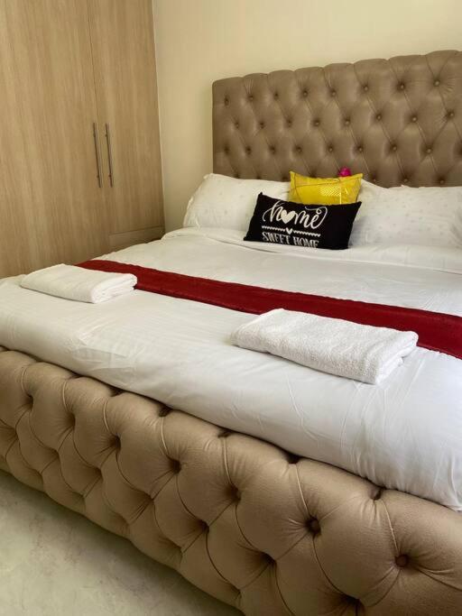 Olive Homes Modern & Stylish Suite - 2 bdrm view 5