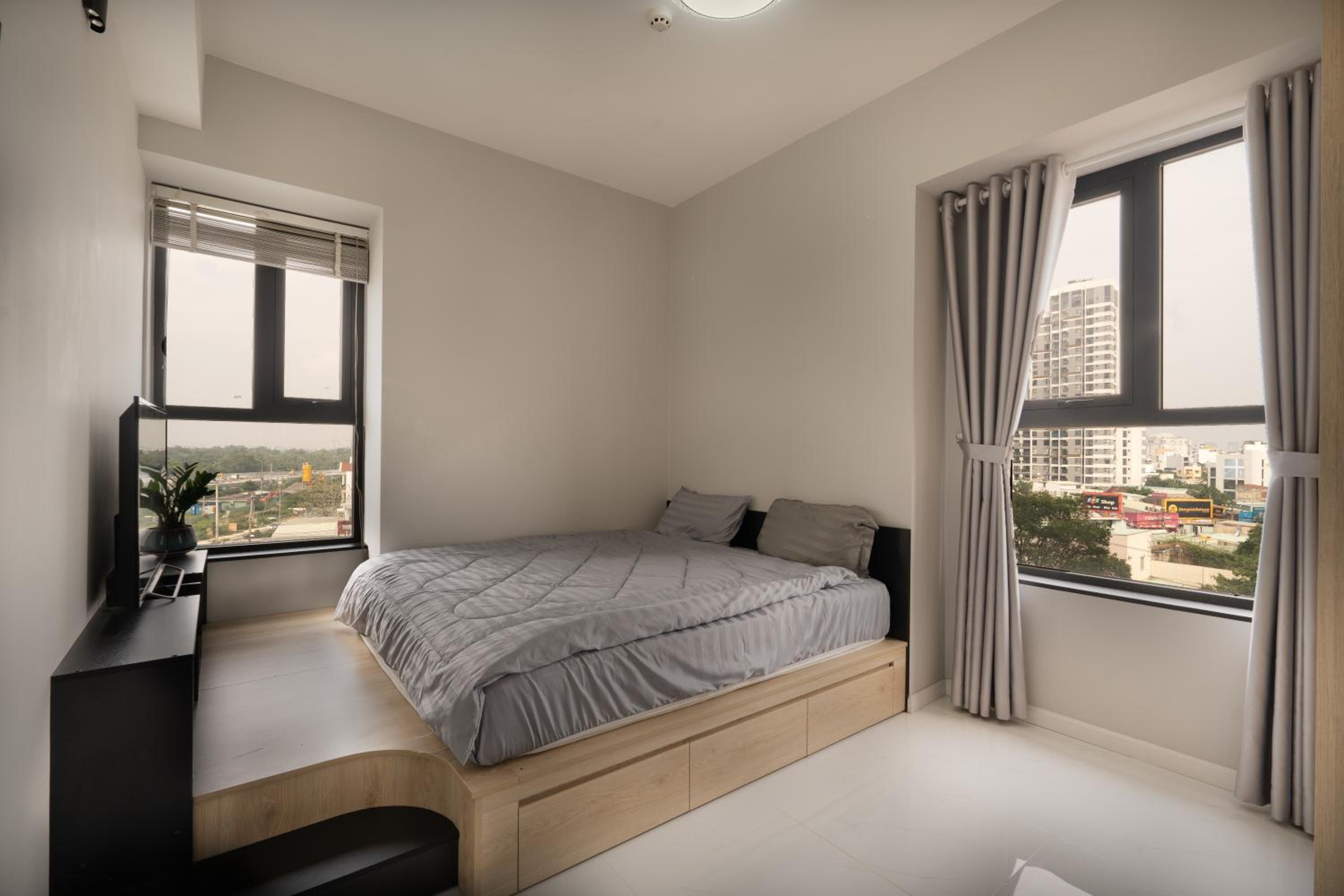 CENTANA Thu Thiem - Serviced Apartment - Saigon - District 2 - Q2 - Ho Chi Minh City - Netflix, FPT TV, Youtube Premium, Playstation 5, Workstation - Super