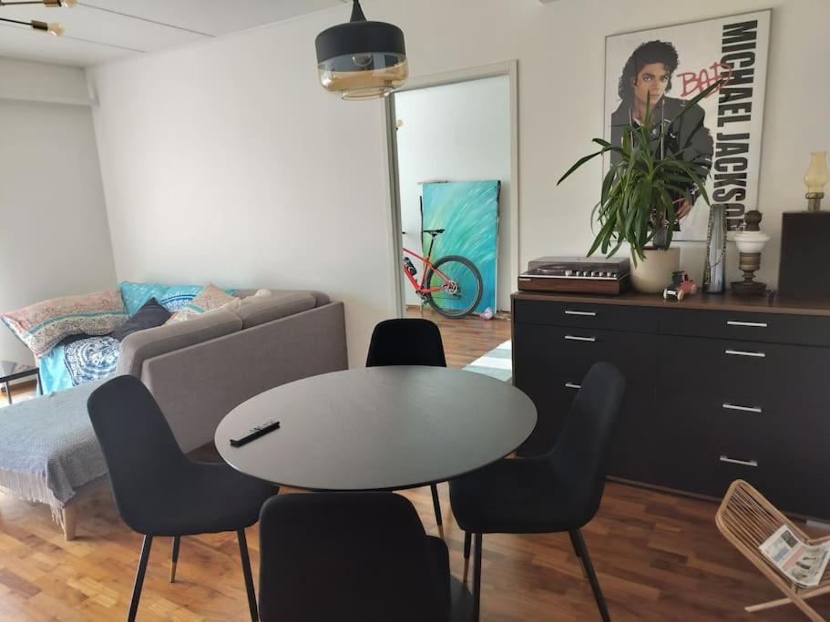 Tyylikäs moderni asunto keskustan ja meren äärellä, oma sauna ja parveke! view 3