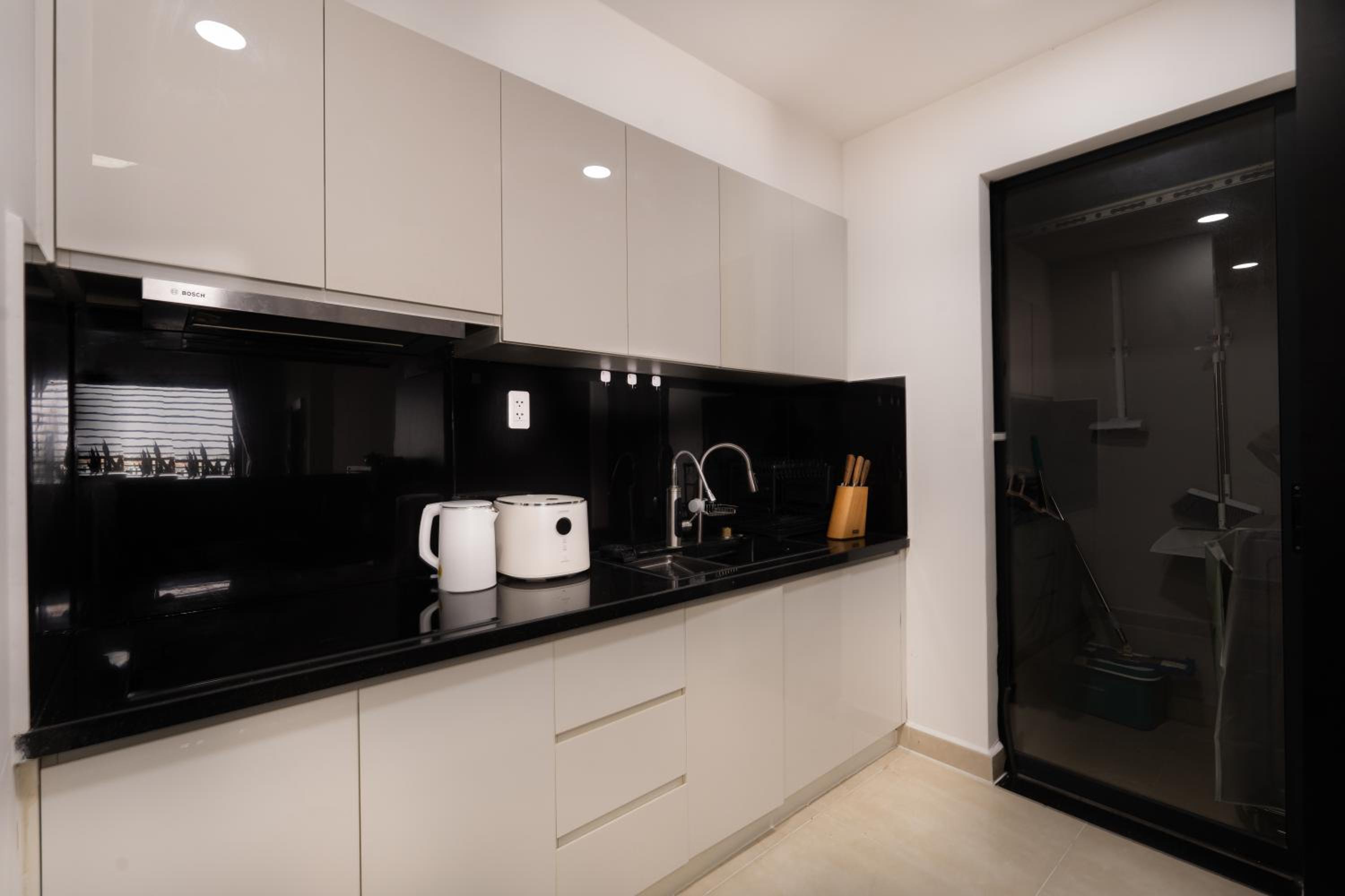 CENTANA Thu Thiem - Serviced Apartment - Saigon - District 2 - Q2 - Ho Chi Minh City - Netflix, FPT TV, Youtube Premium, Playstation 5, Workstation - Super