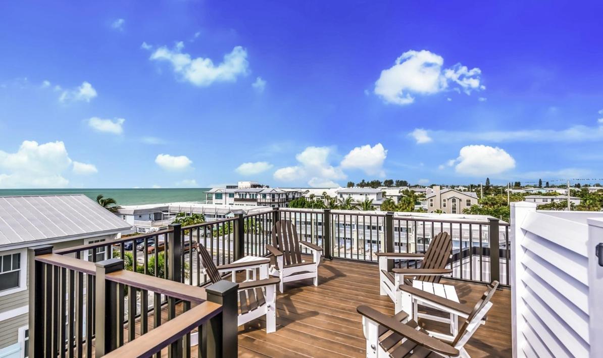 Swanky Bubbles, 9 beds, 11 bathrooms, pet-friendly with a rooftop deck and steps away to the beach! view 4