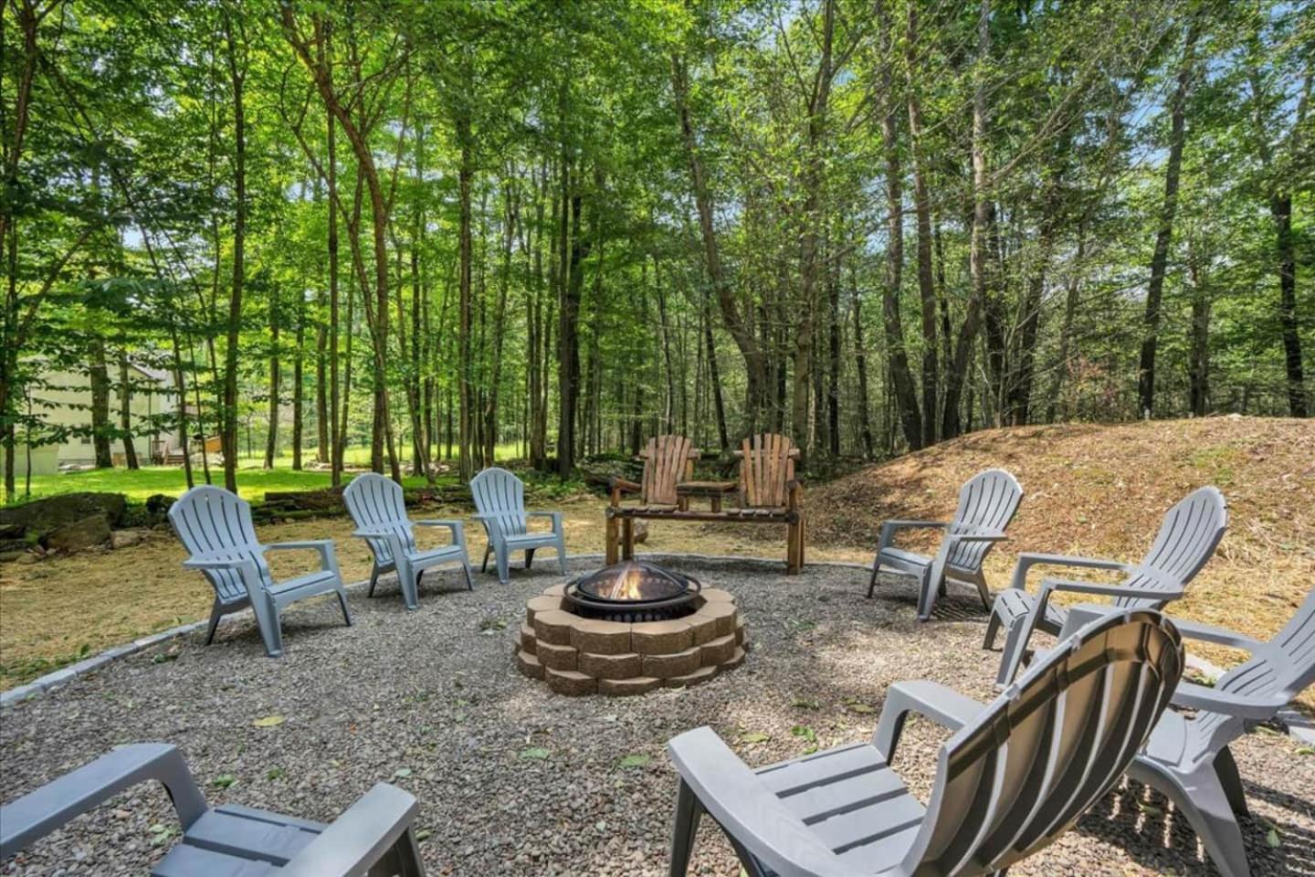 Chalet Lake, Movie Theater, Hot Tub, Arcade view 4