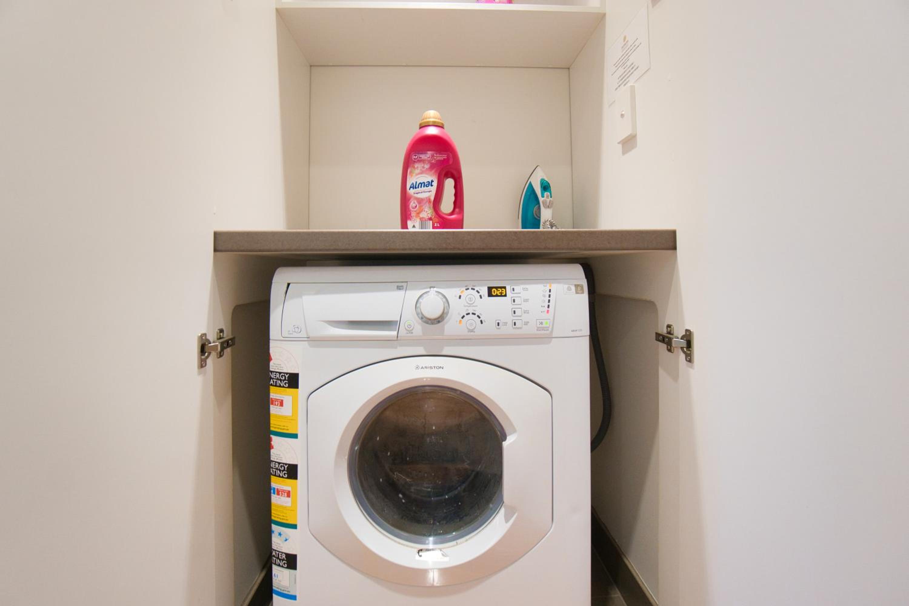 Luxury 2BR Serviced Apartment 1003 at The Rowlands