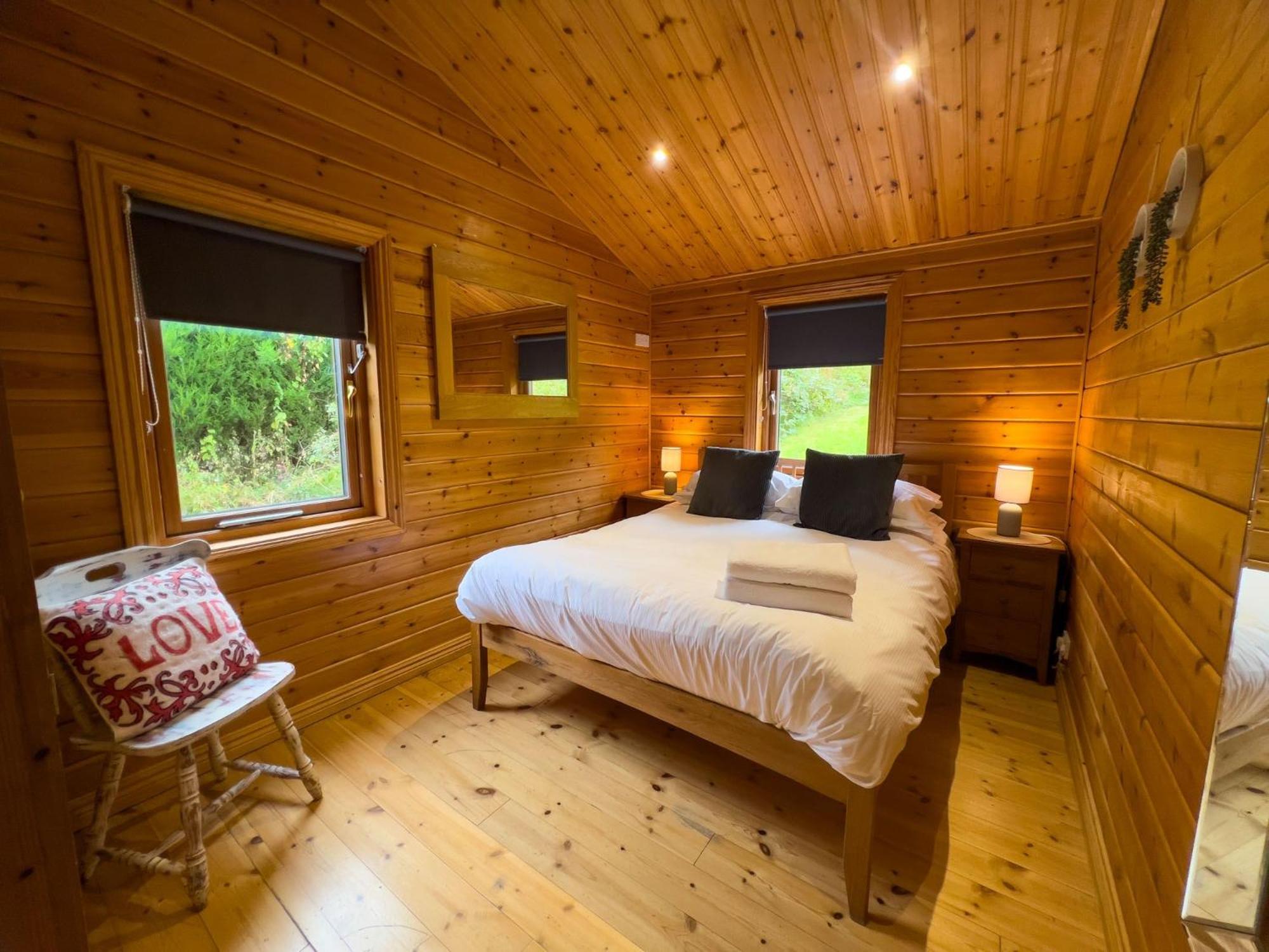 Sky Lodge, Great Ayton spacious dog friendly lodge with hot tub and on site bistro view 3