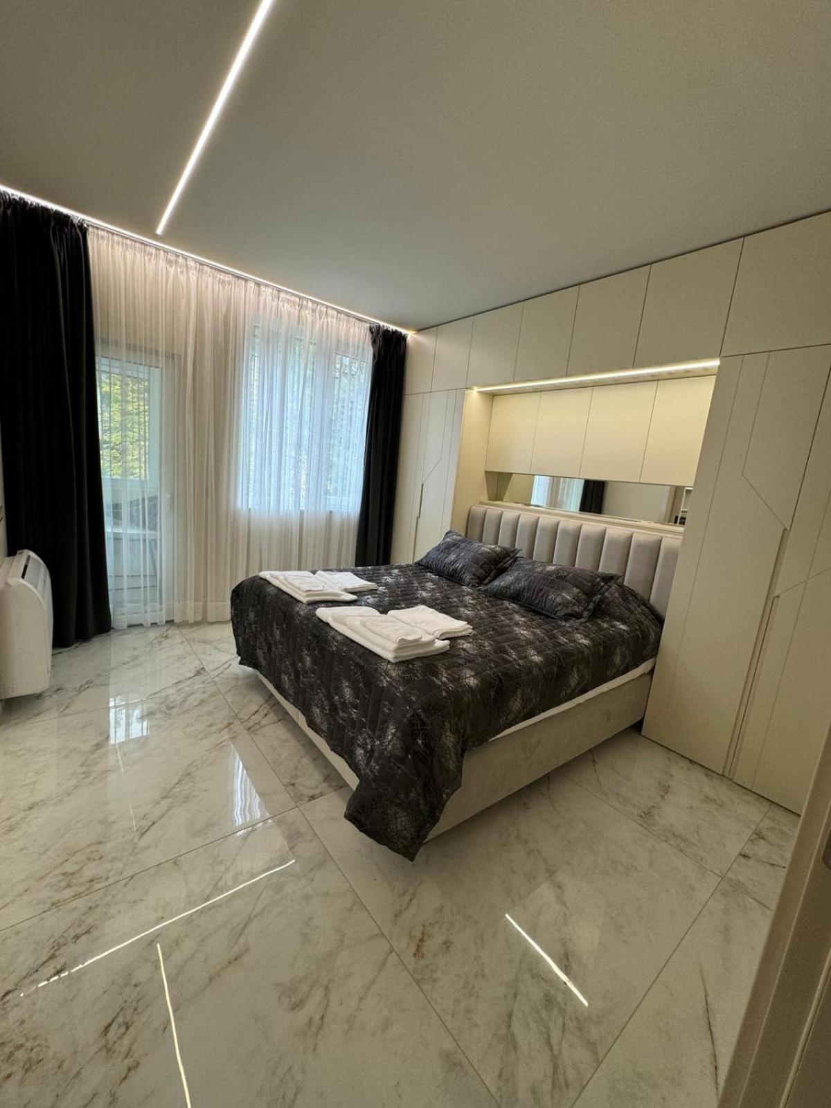 Luxurious House with Deluxe rooms & Free Secured Parking