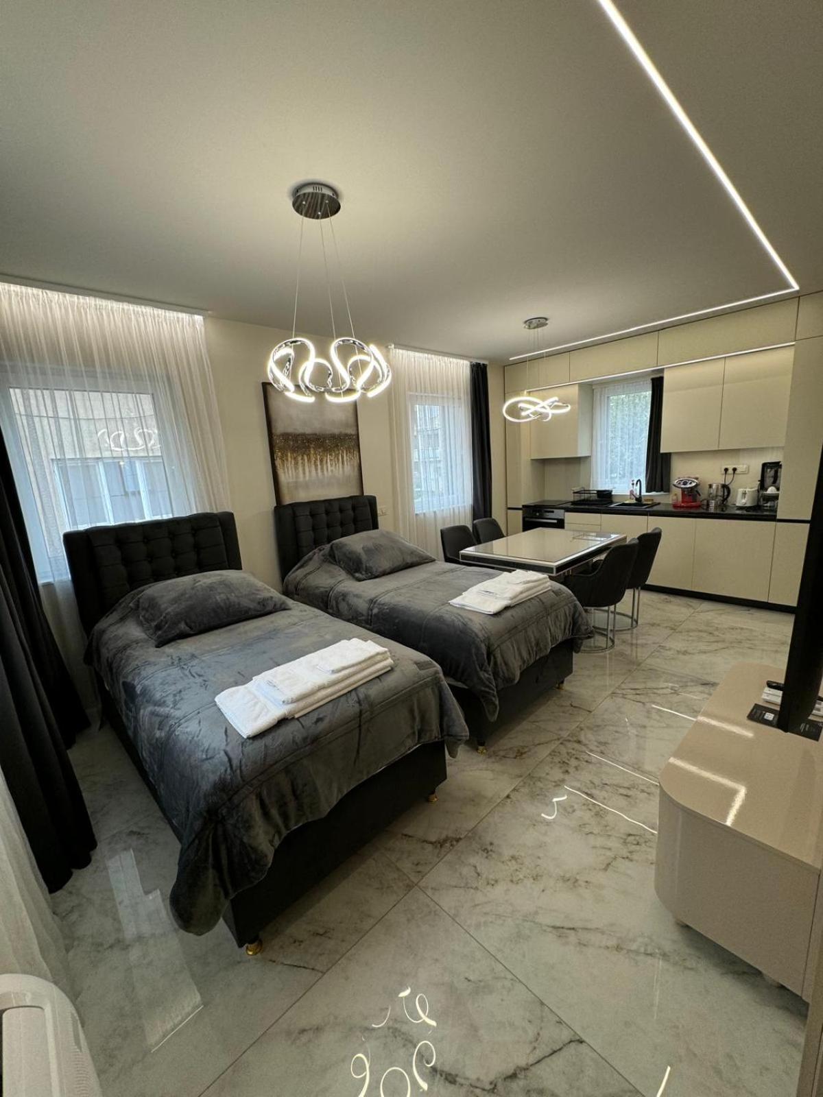 Luxurious House with Deluxe rooms & Free Secured Parking