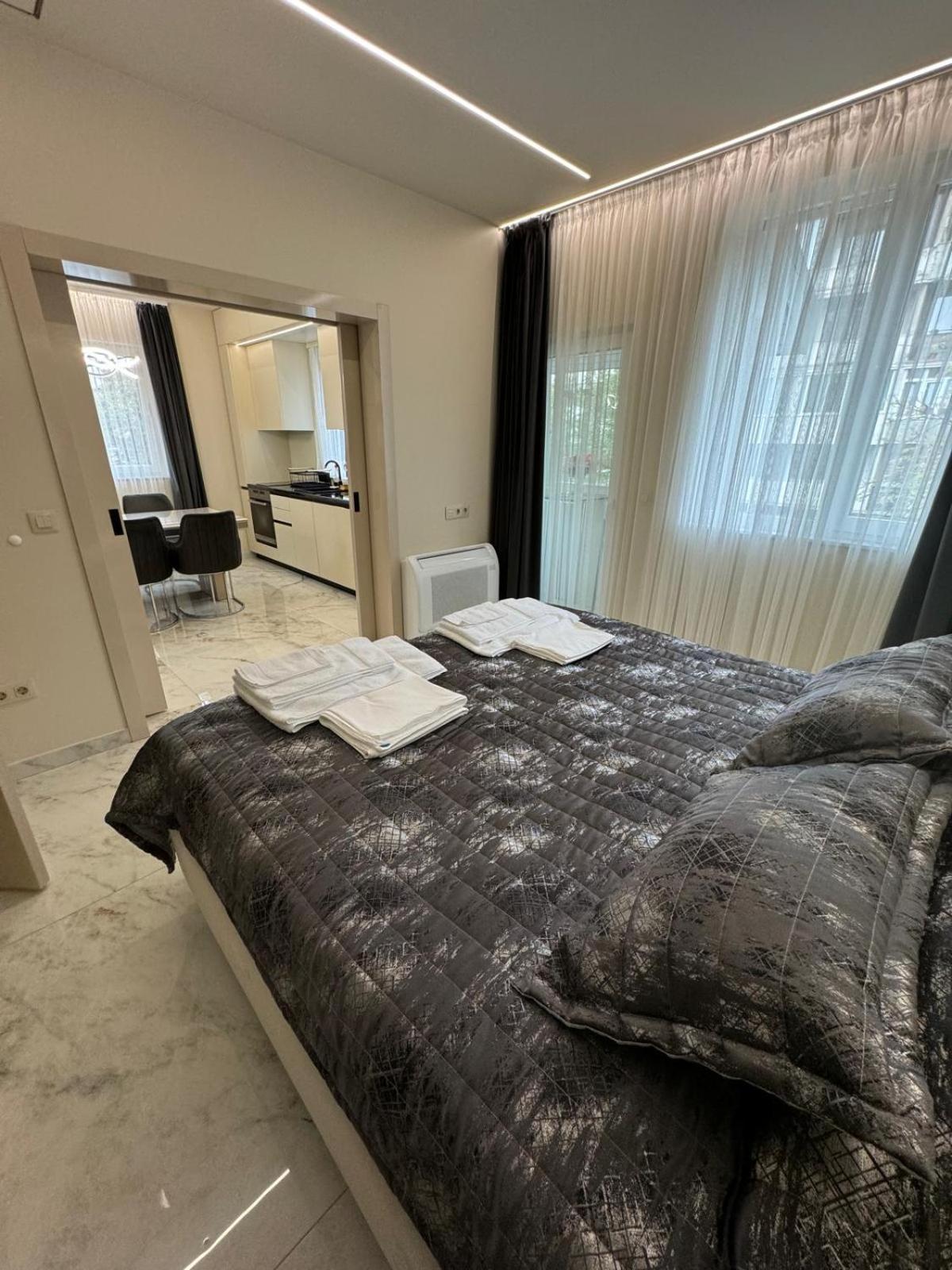 Luxurious House with Deluxe rooms & Free Secured Parking