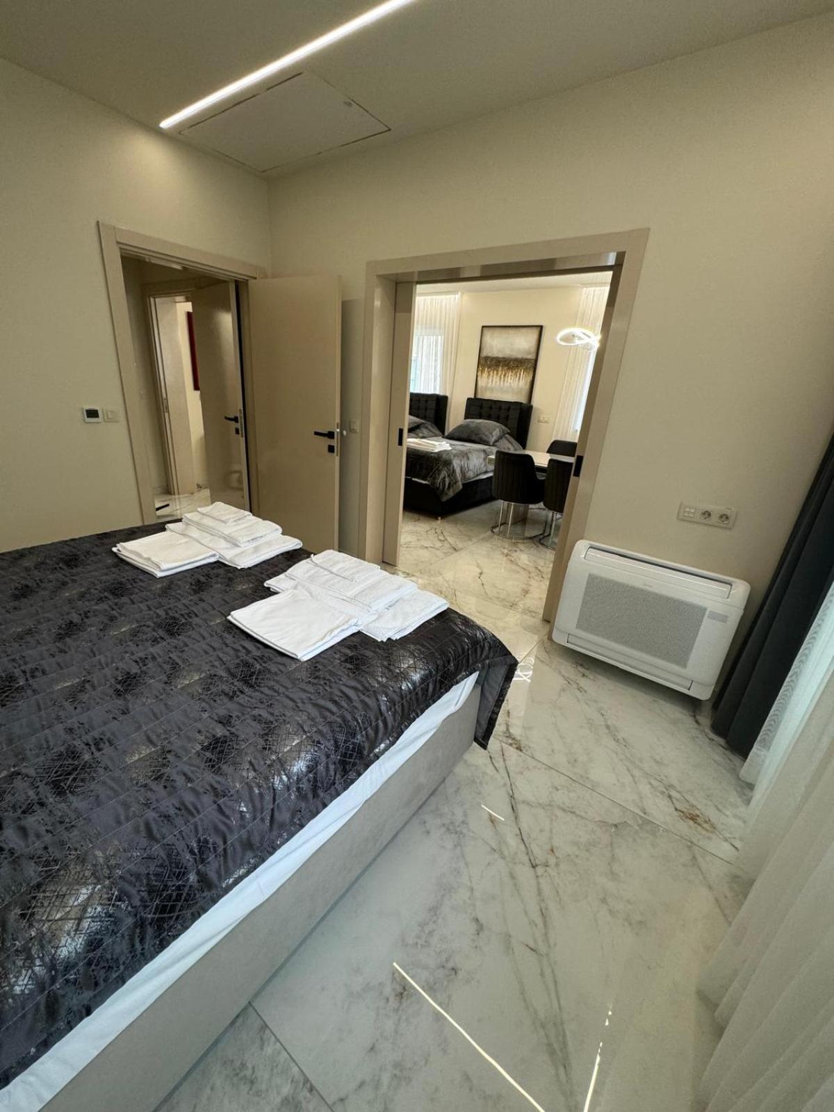 Luxurious House with Deluxe rooms & Free Secured Parking
