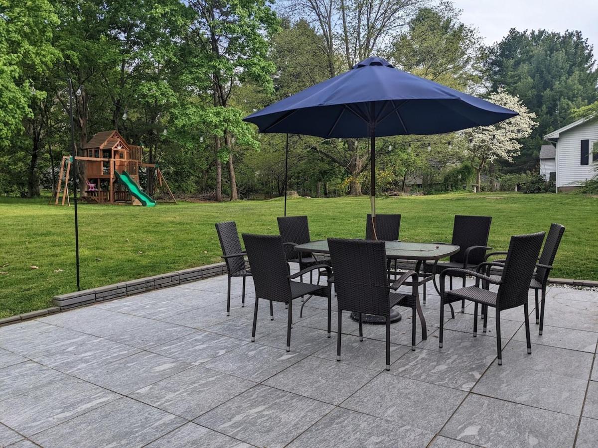 Boston Vacations - Spacious 4 bedroom home with large yard - Property Image 2