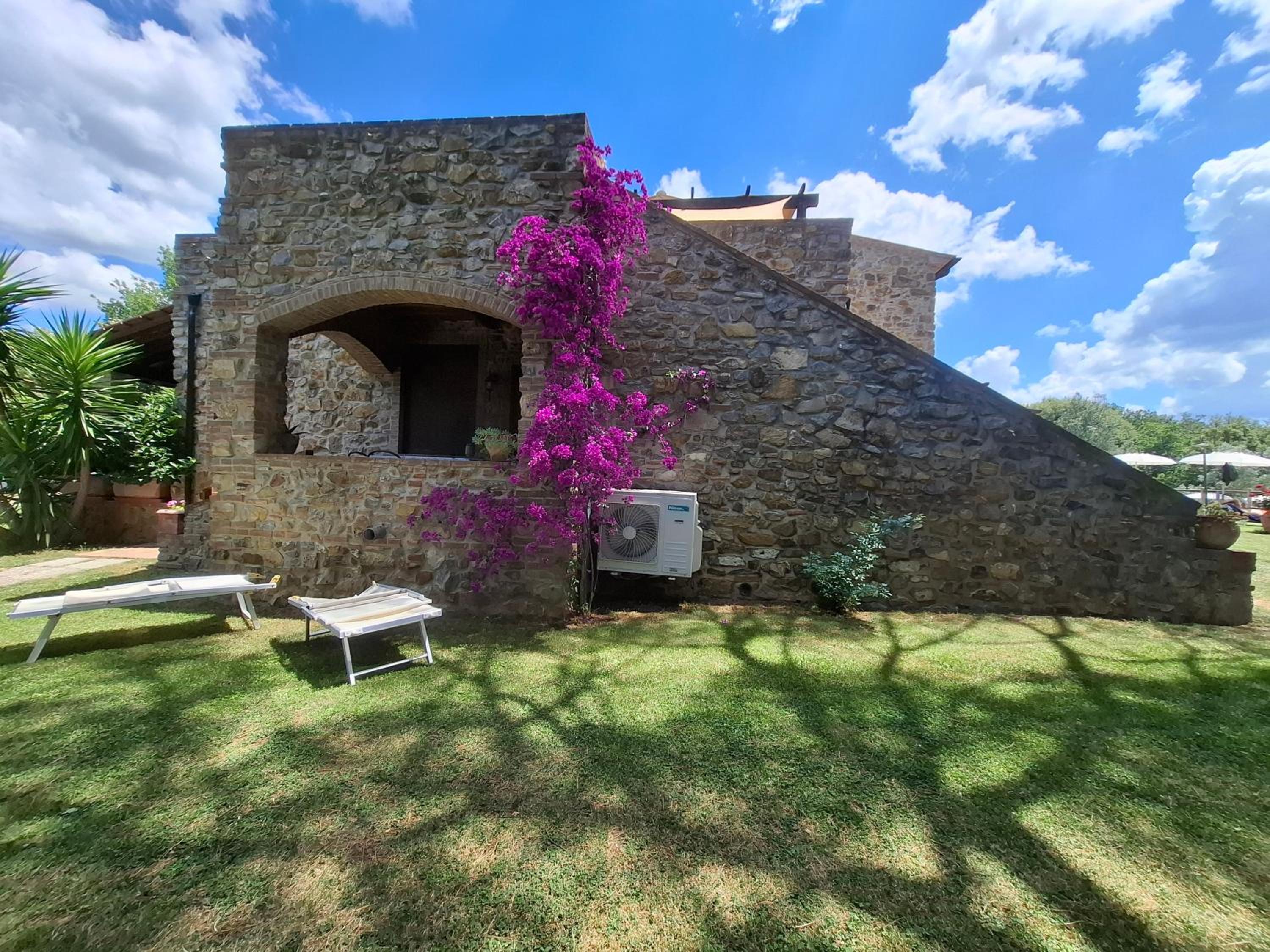 Agriturismo e Glamping Serraiola Alta view 3