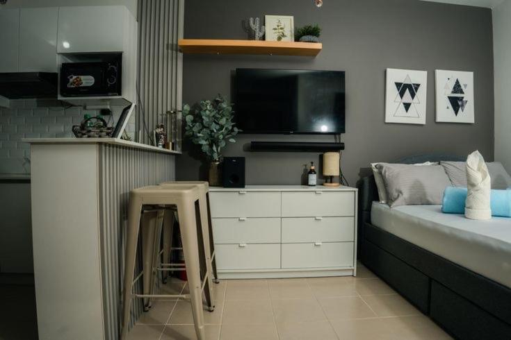 Near Mactan Airport, Pool, Fast WiFi, Netflix & Disney