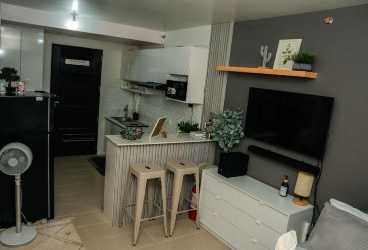 Near Mactan Airport, Pool, Fast WiFi, Netflix & Disney