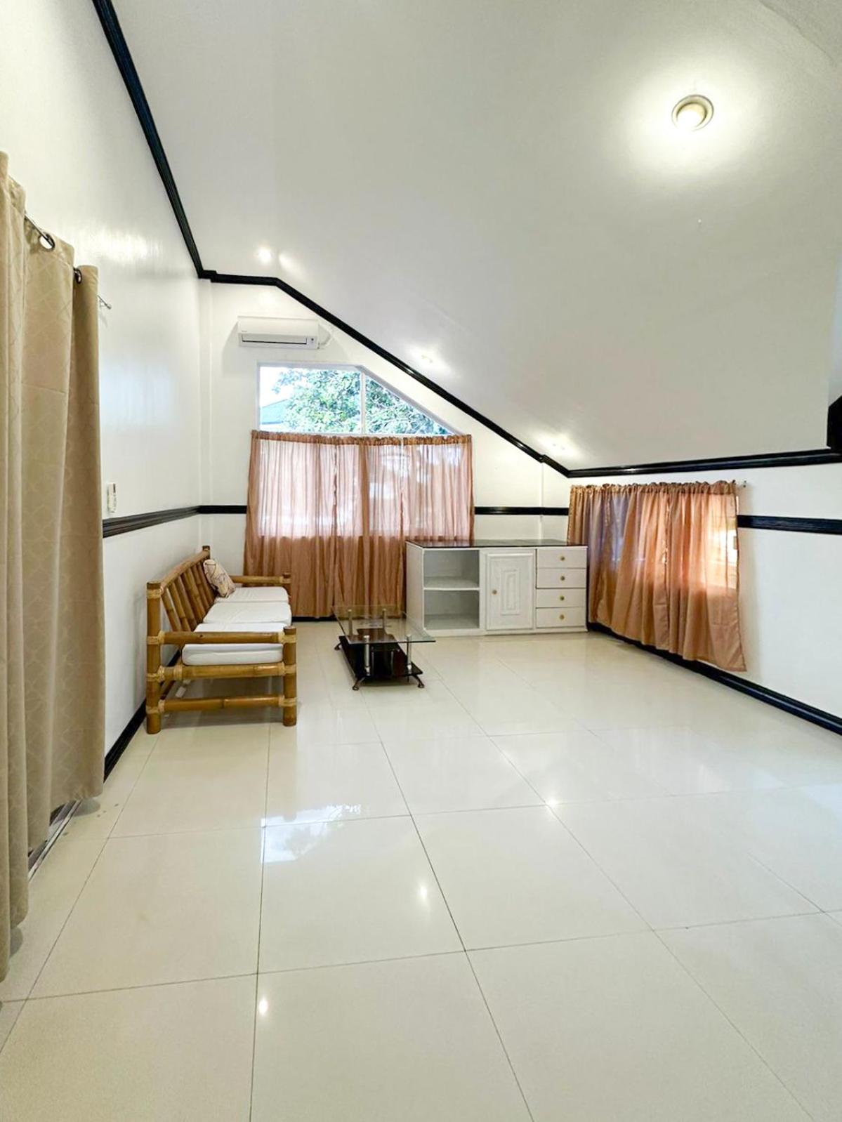 Large and cosy apartment view 2
