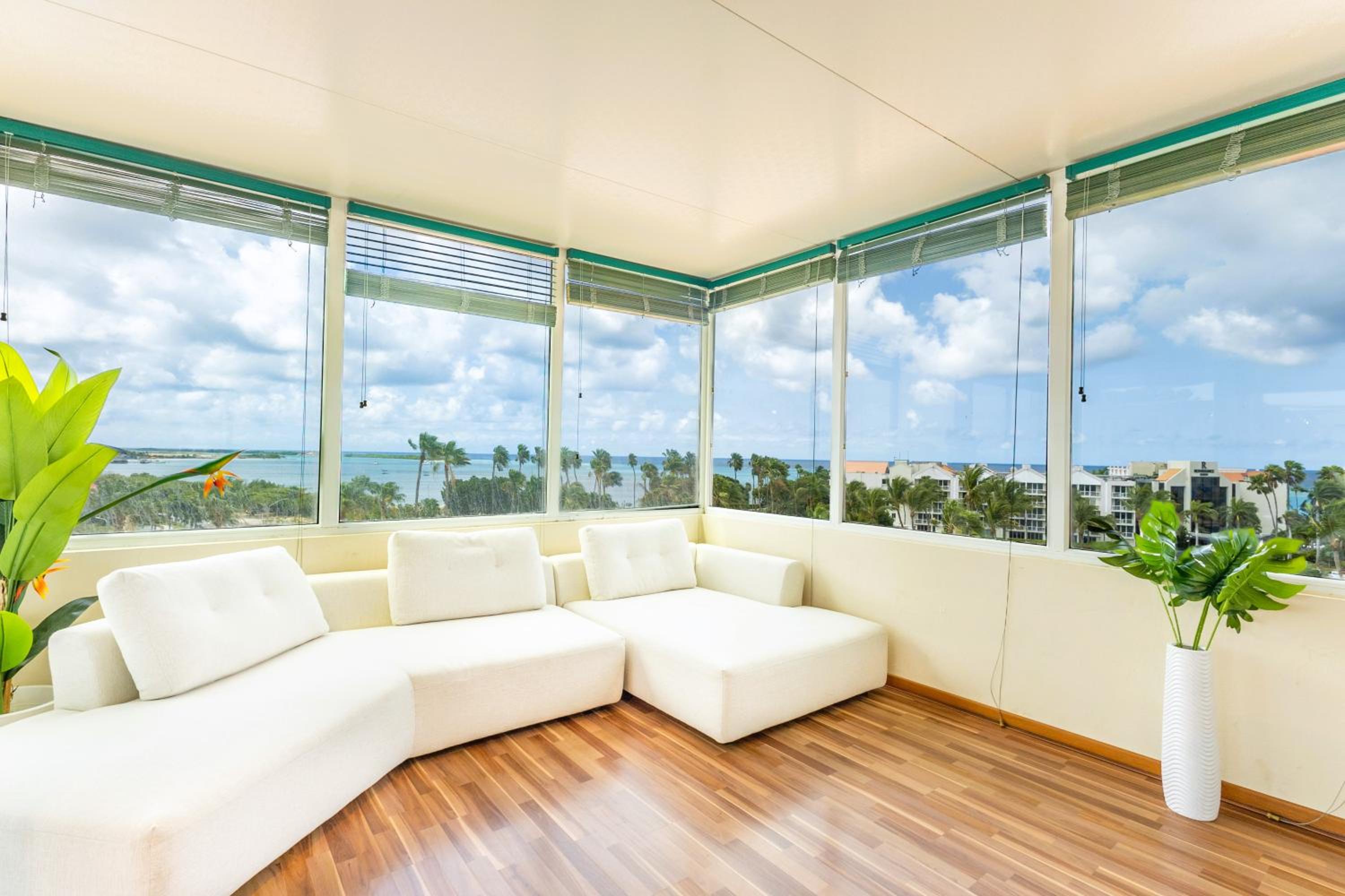 Bocobay Penthouse 4BR 4BA with Rooftop Pool