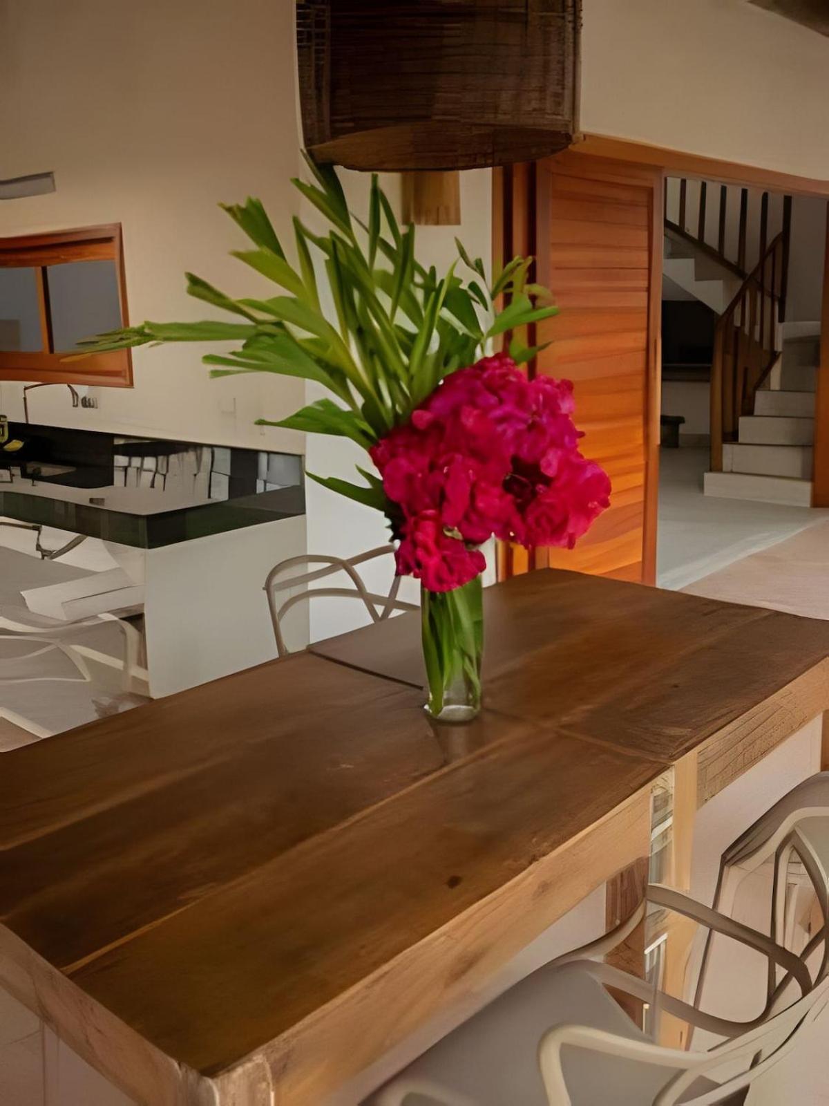 Brisa · casa com piscina, a 80 m do mar com café da manhã