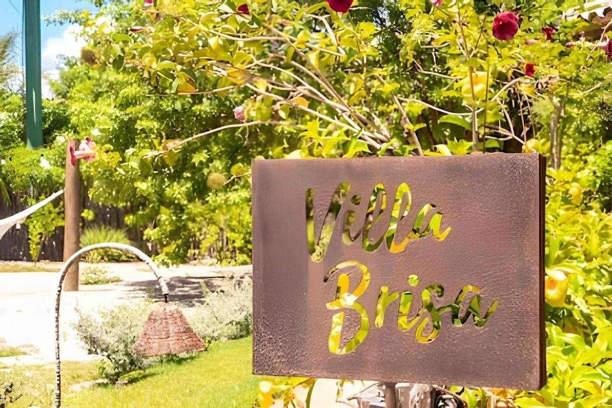 Brisa · casa com piscina, a 80 m do mar com café da manhã