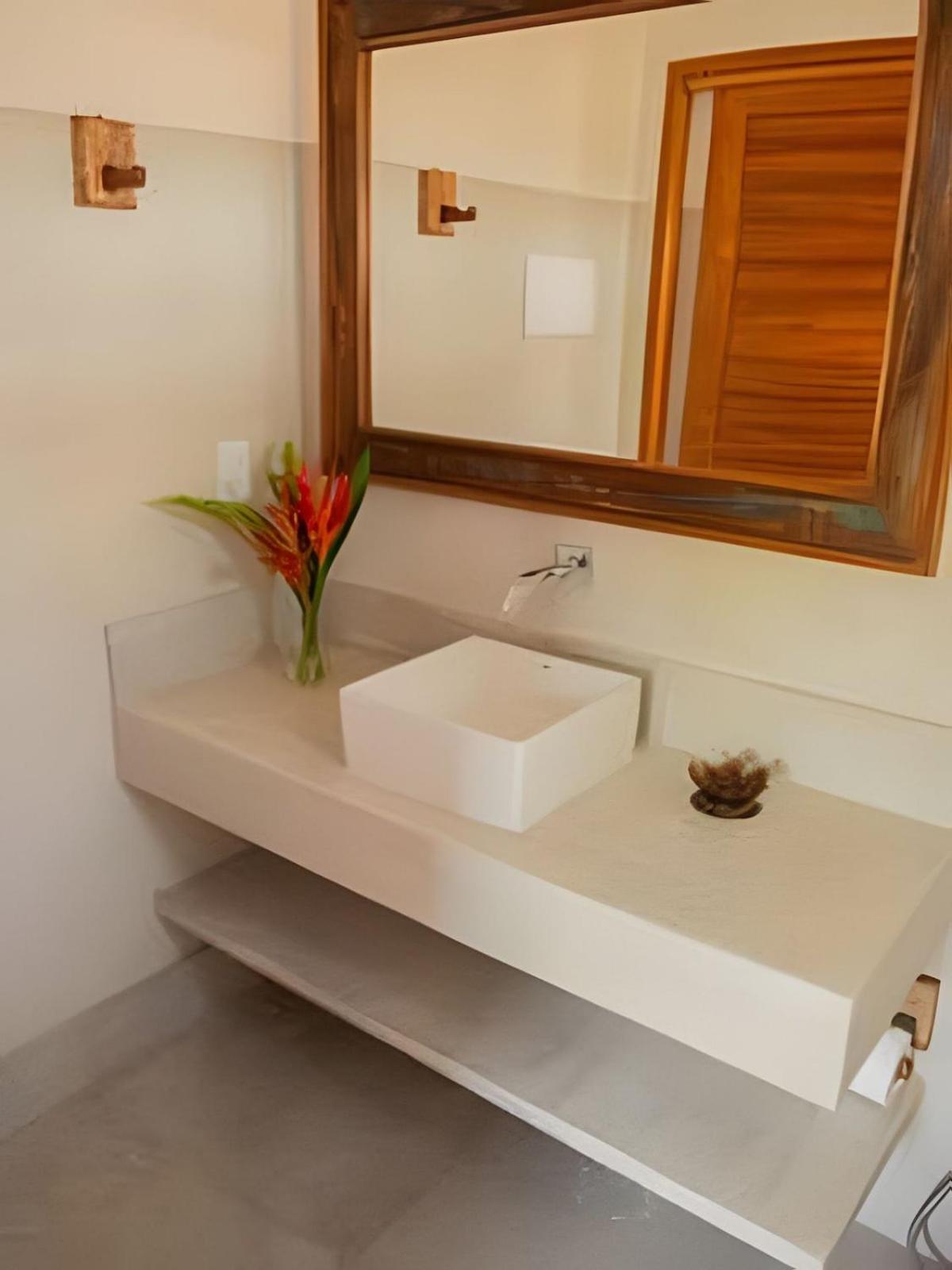 Brisa · casa com piscina, a 80 m do mar com café da manhã