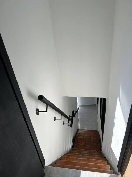 Hermoso Aparta Estudioa