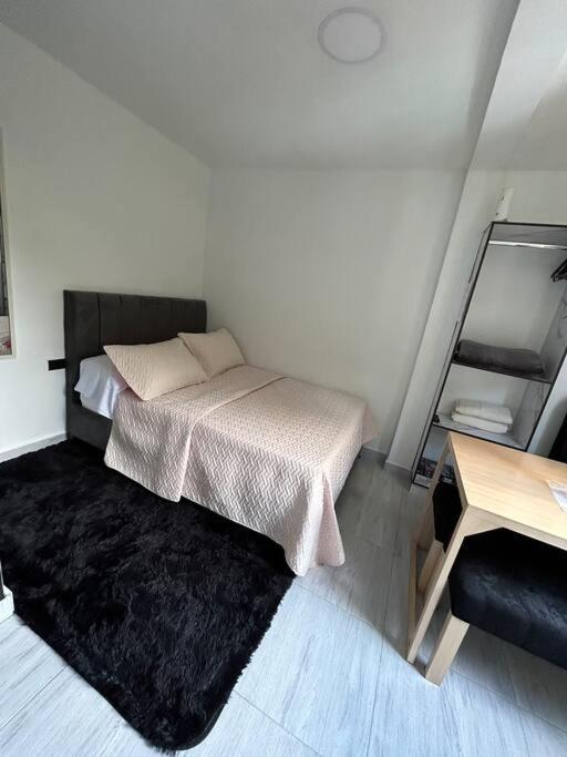 Hermoso Aparta Estudioa