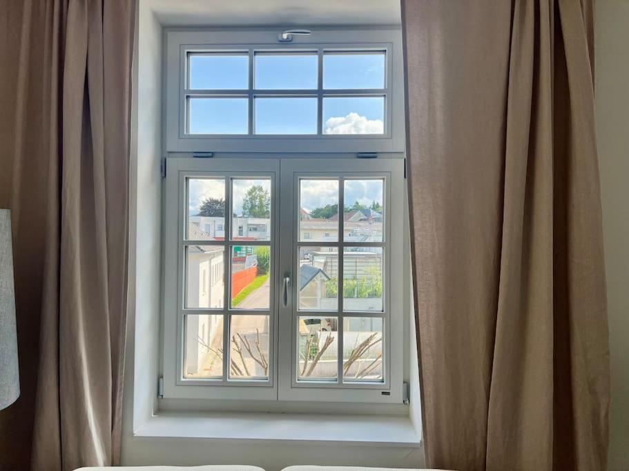 Luxus-Apartment in historischer Villa, Balkon & Lift, Nähe Therme Bad Hall