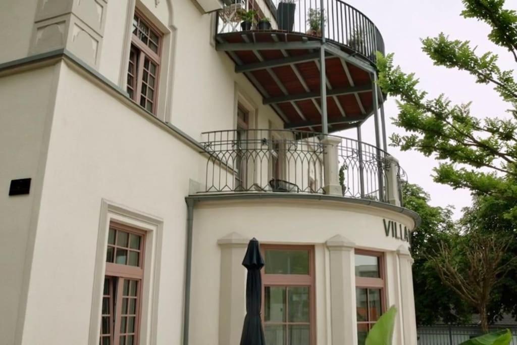 Luxus-Apartment in historischer Villa, Balkon & Lift, Nähe Therme Bad Hall