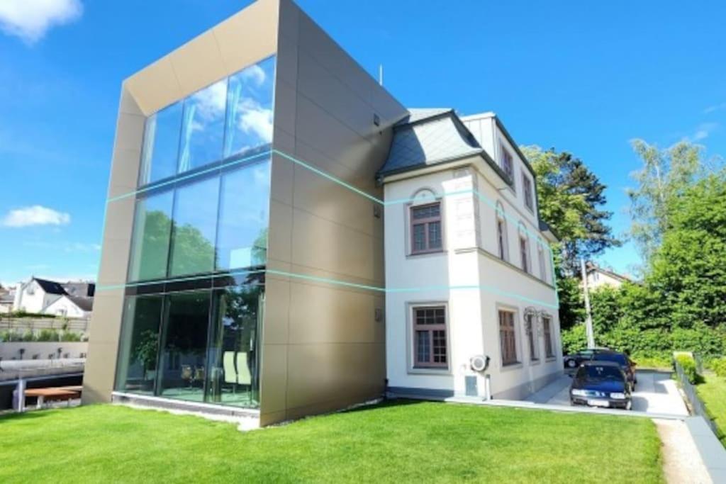 Luxus-Apartment in historischer Villa, Balkon & Lift, Nähe Therme Bad Hall