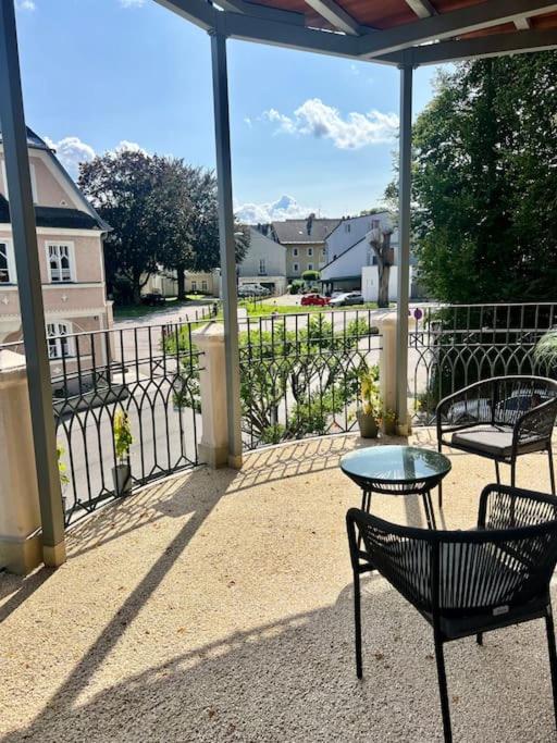 Luxus-Apartment in historischer Villa, Balkon & Lift, Nähe Therme Bad Hall