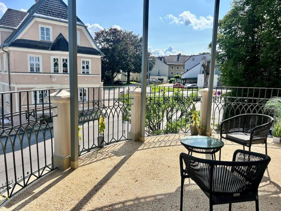 Luxus-Apartment in historischer Villa, Balkon & Lift, Nähe Therme Bad Hall