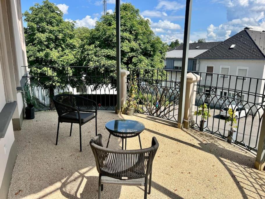Luxus-Apartment in historischer Villa, Balkon & Lift, Nähe Therme Bad Hall