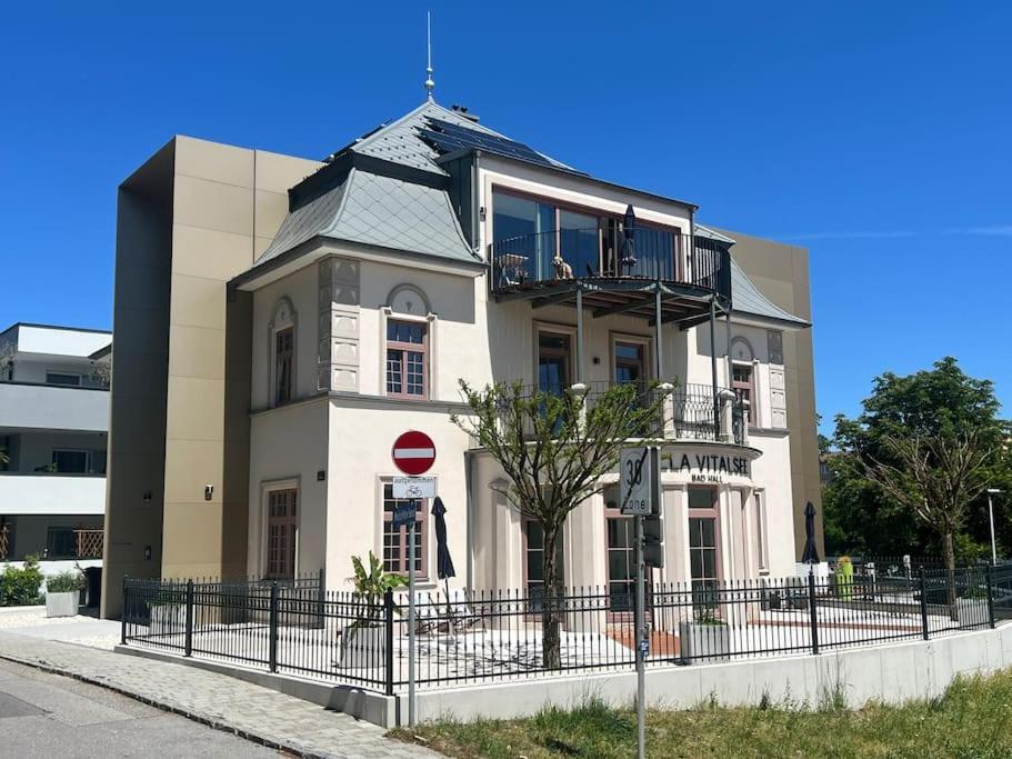 Luxus-Apartment in historischer Villa, Balkon & Lift, Nähe Therme Bad Hall