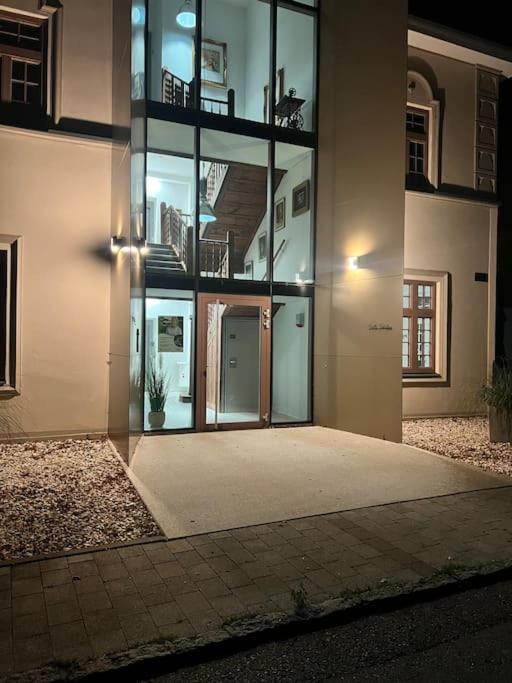 Luxus-Apartment in historischer Villa, Balkon & Lift, Nähe Therme Bad Hall
