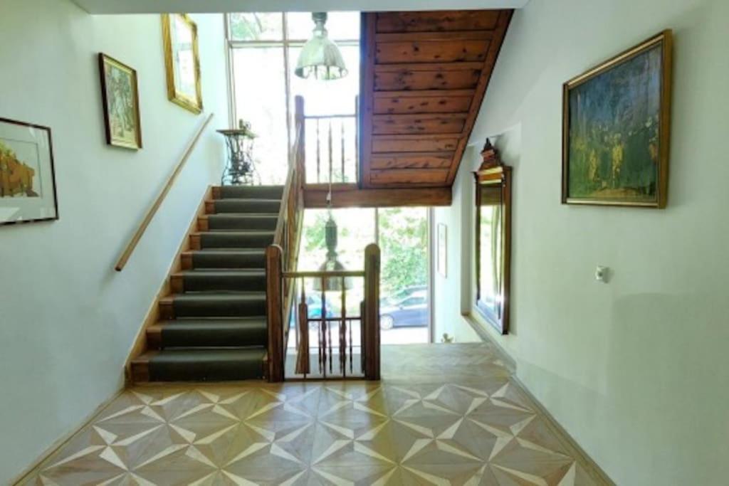 Luxus-Apartment in historischer Villa, Balkon & Lift, Nähe Therme Bad Hall