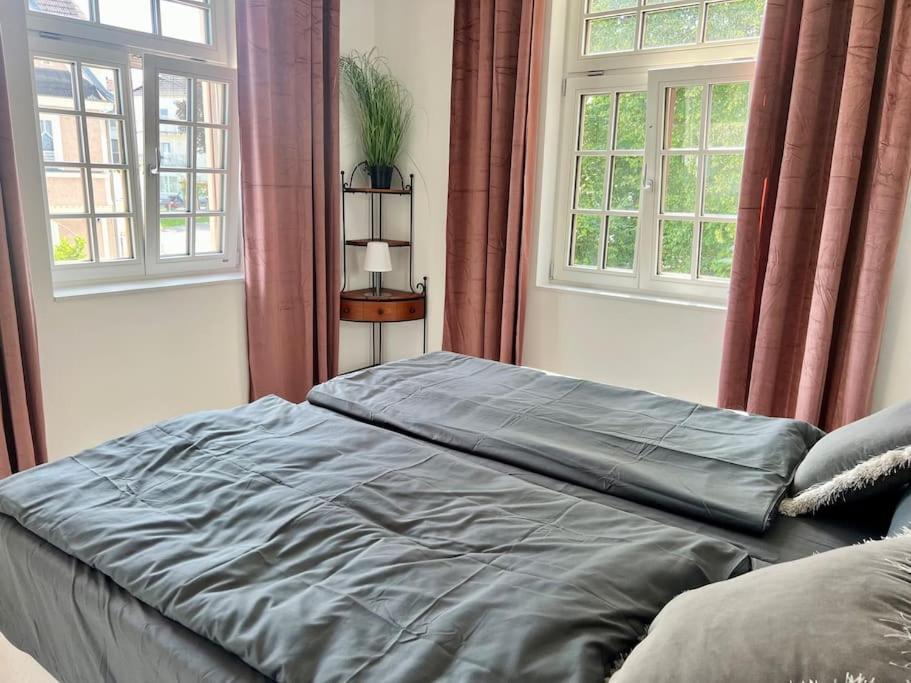 Luxus-Apartment in historischer Villa, Balkon & Lift, Nähe Therme Bad Hall