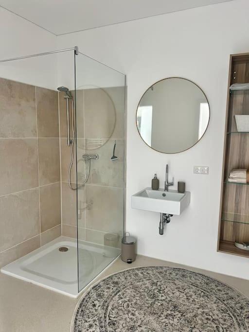 Luxus-Apartment in historischer Villa, Balkon & Lift, Nähe Therme Bad Hall