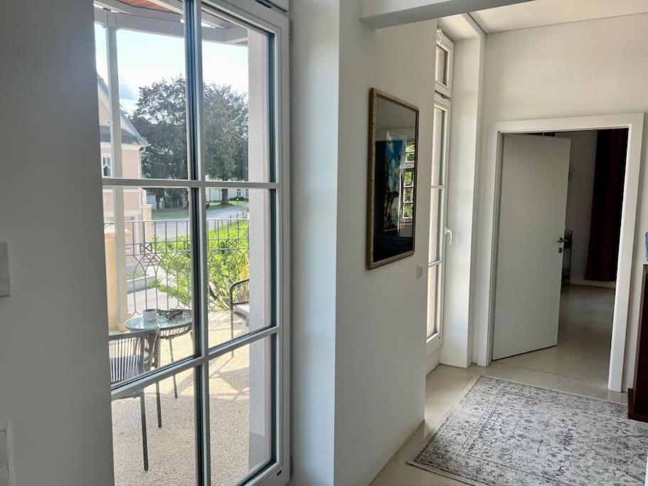Luxus-Apartment in historischer Villa, Balkon & Lift, Nähe Therme Bad Hall