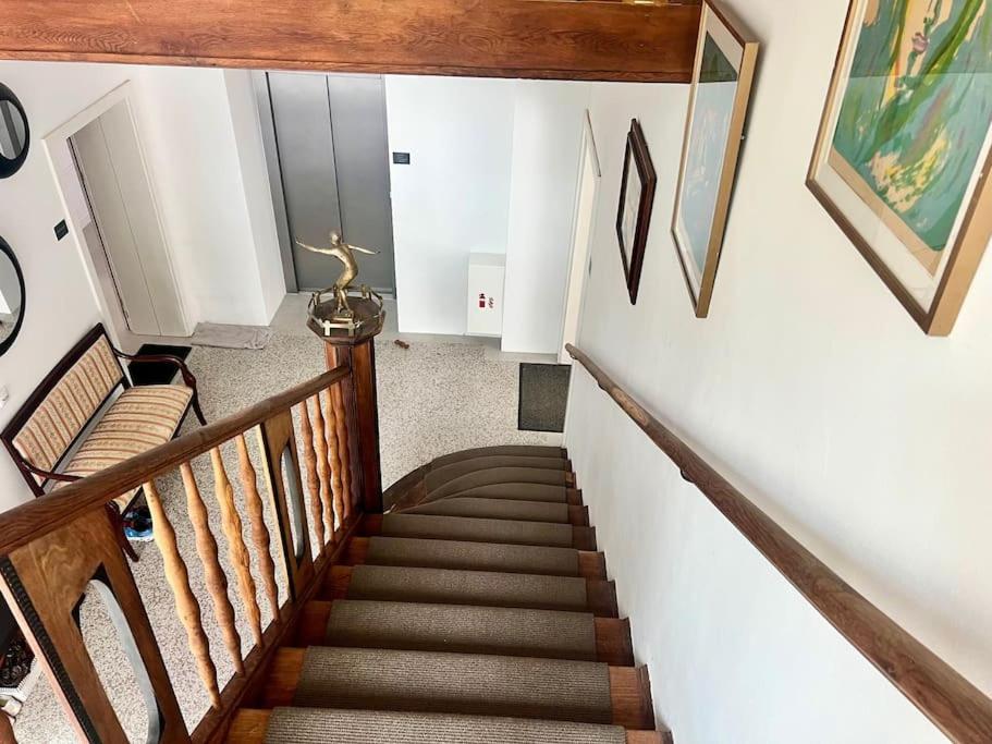 Luxus-Apartment in historischer Villa, Balkon & Lift, Nähe Therme Bad Hall