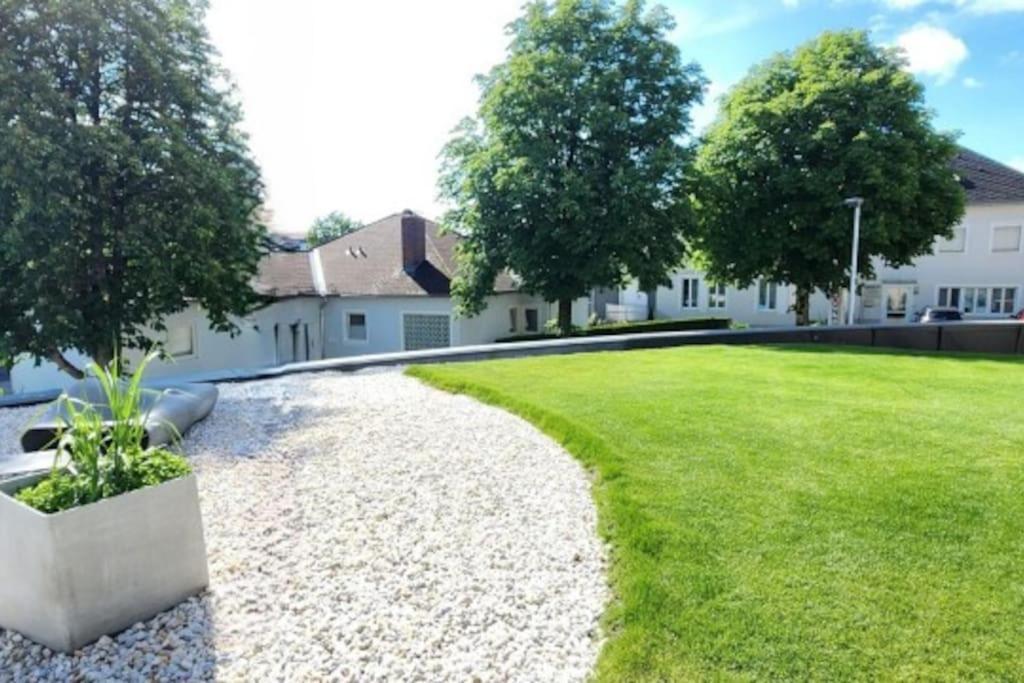 Luxus-Apartment in historischer Villa, Balkon & Lift, Nähe Therme Bad Hall